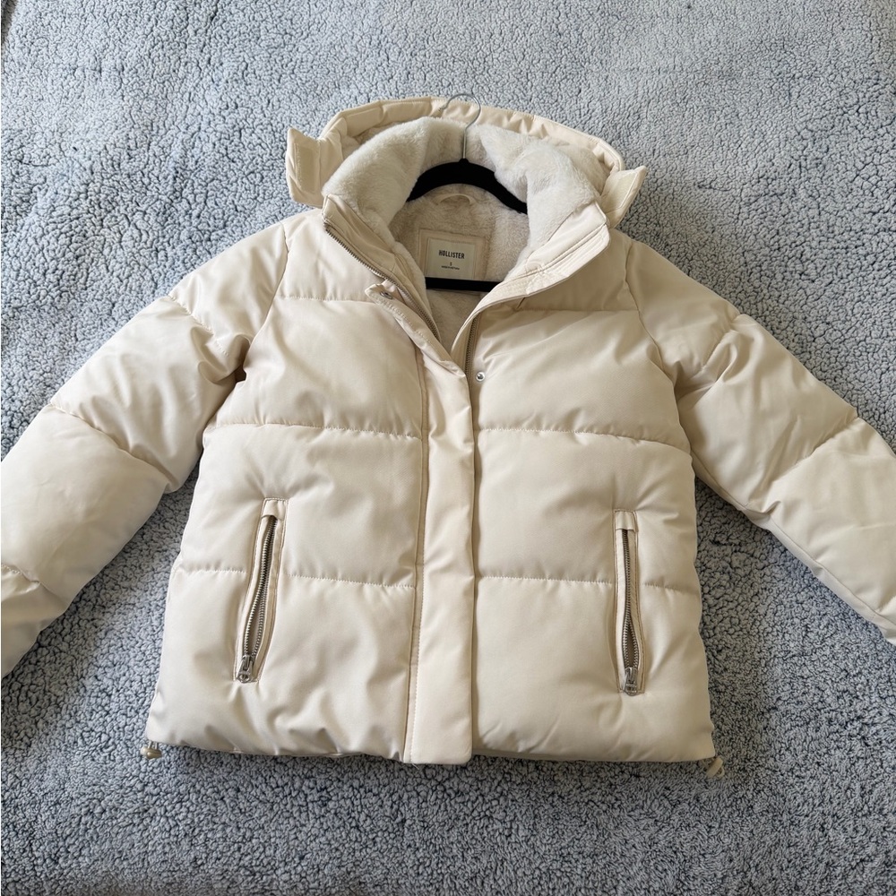 Women’s Hollister Cream Puffer Jacket